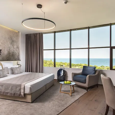 Rosslyn Dimyat Hotel
